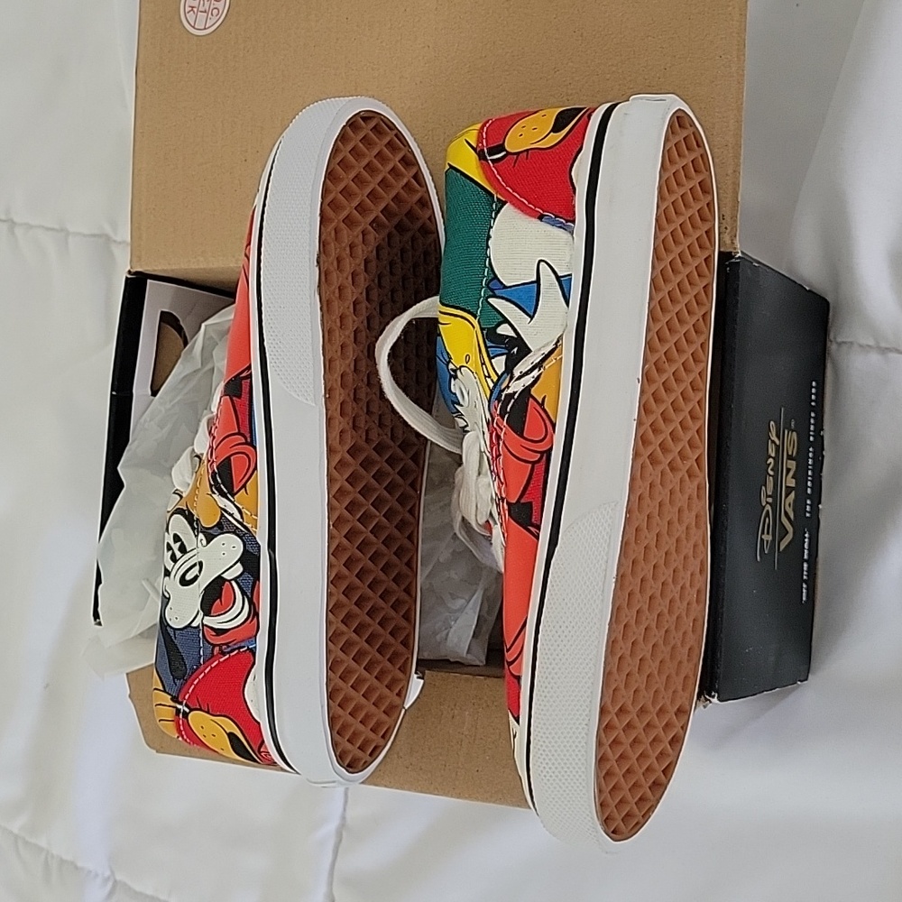 Vintage Van's Mickey and Friends - Picture 3 of 5
